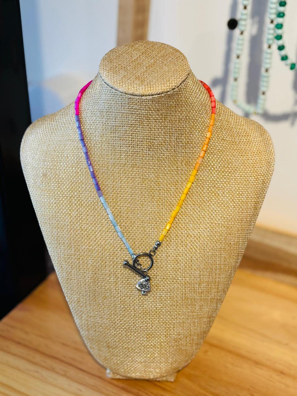 566-1f4b00a9-b96c-496e-9971-41bcaec28069.jpg Collar Colores Cierre Honguito Plateado - Imagen 1