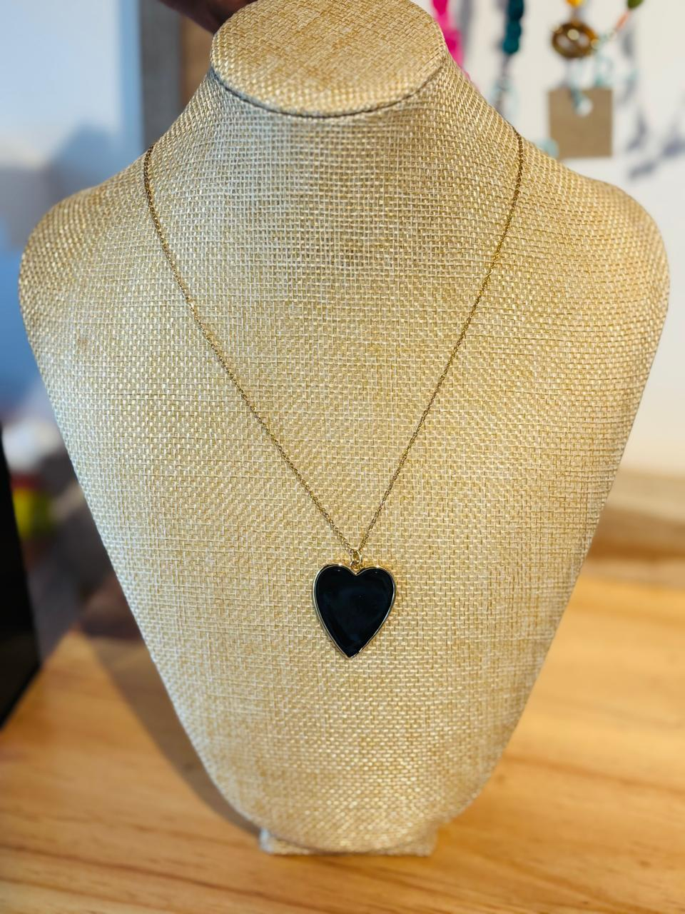 566-84ec3c16-e14b-46b4-89b2-110ec169fcc5.jpg Collar Corazón Negro - Imagen 1