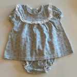 Conjunto corto florecitas verde 18m