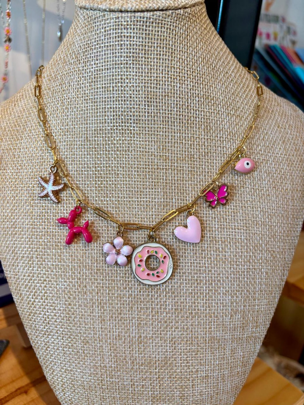 566-01980089-813f-76d7-8733-a30baafd83da.jpg Collar Charms varios pink - Imagen 1