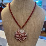 Collar Concha grande rojo