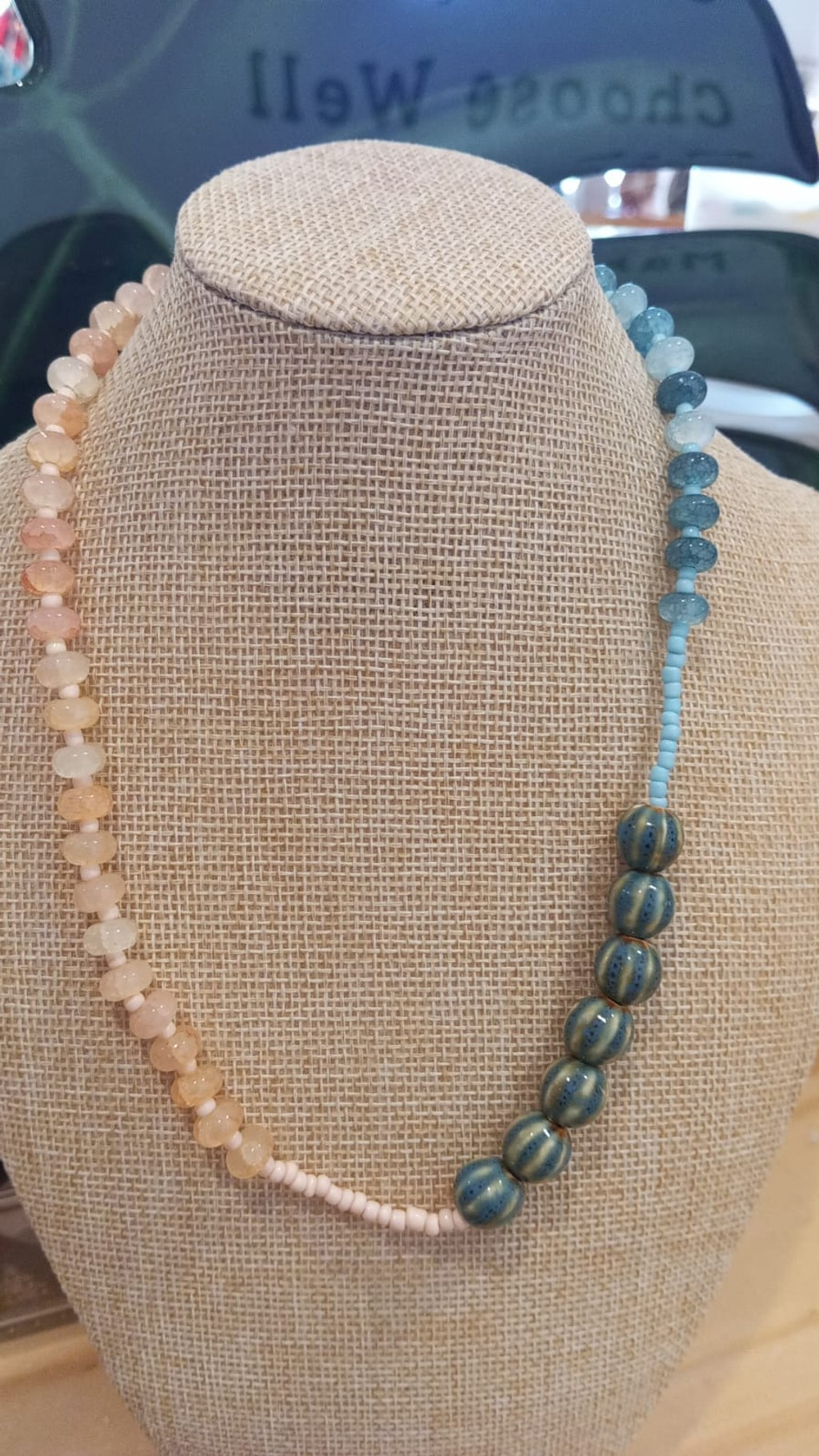 566-019d02bf-7f39-728b-8153-56d39f798a42.jpg Collar Piedras celeste beige - Imagen 1
