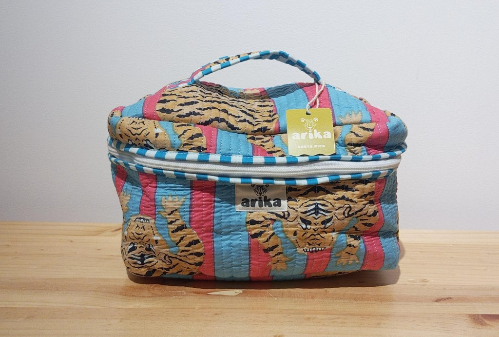 566-019d0765-3035-75d7-b71a-2cf19b4c0eef.jpg Travel Bag - Celeste Rosado Tigre - Imagen 1