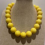 Collar Bolas grandes amarillo