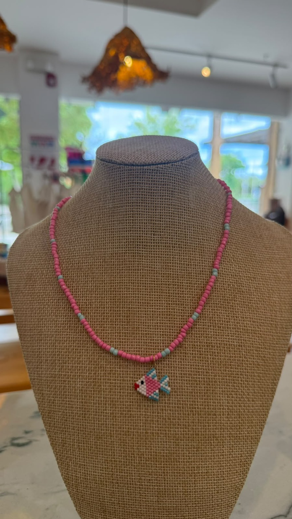566-01a0cb57-470d-774f-a308-e0a9eddaa75a.jpg Collar pez pink beads - Imagen 1